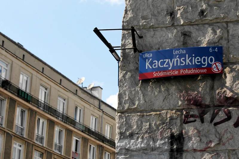 Ulica Lecha Kaczyńskiego zniknie z Warszawy. W internecie już jej nie ma.