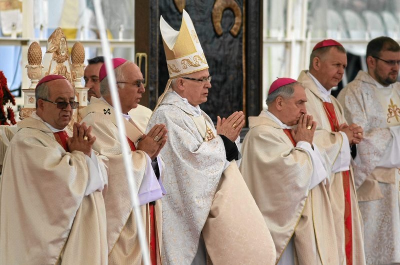 Biskupi w liście pasterskim do wiernych przypominali rodzicom i szkołom o nauczaniu wartości. (zdjęcie z maja 2013 r.)