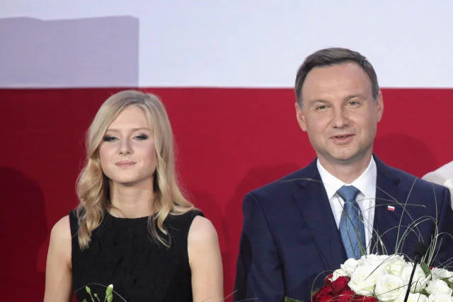 W związku z kontrowersyjnymi decyzjami prezydenta jego córka nie ma łatwego życia.