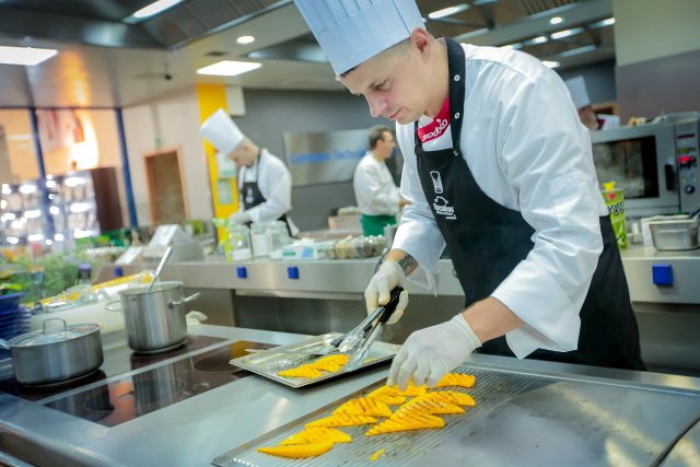 Piotr Bronikowski w walce o tytuł najlepszej restauracji pracowniczej w Polsce