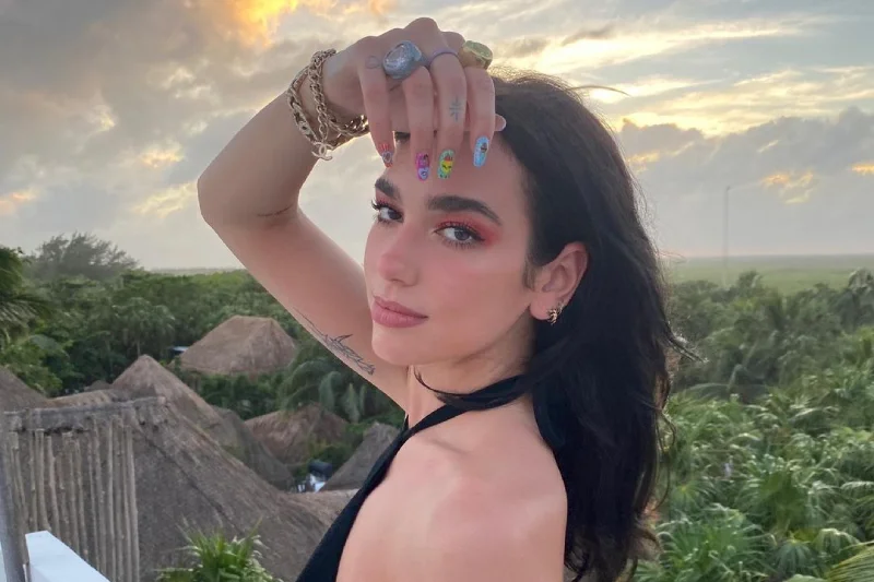 Wiesz, że te 5 piosenek napisała Dua Lipa? Śpiewają je inni artyści, a w tym Sia