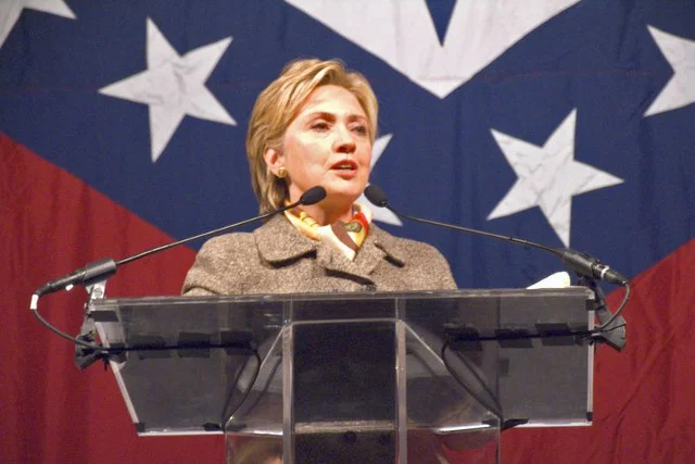 Clinton uspokaja europejskich obserwatorów wyborów w USA.