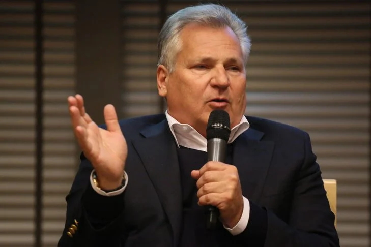 Były prezydent Aleksander Kwaśniewski skrytykował obietnice obecnego prezydenta