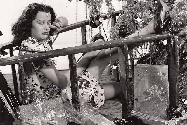 Swetry, perły, kołnierzyki. Jak się ubrać na Wigilię?