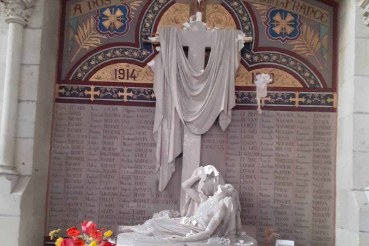 Obcięli głowę Chrystusowi we Francji. Kolejny akt profanacji