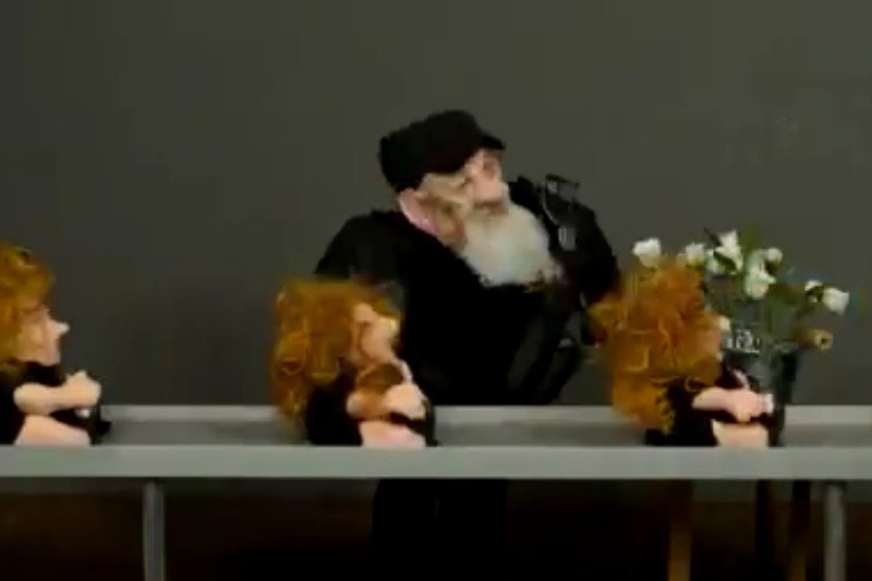 W TVP pokazali opozycjonistów jako produkt masowej produkcji.