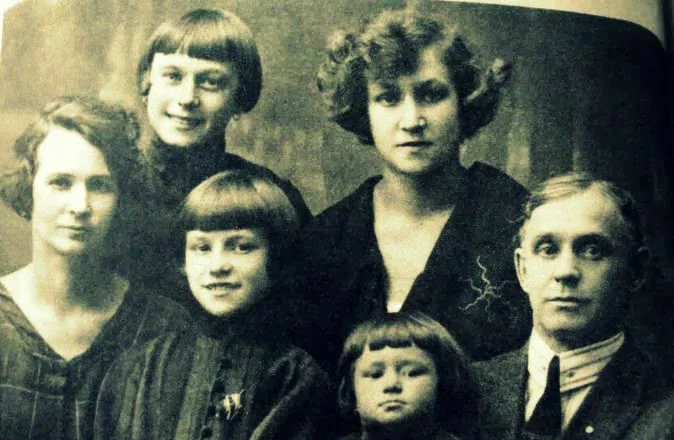Rodzina Halamów – zdjęcie do dokumentów repatriacyjnych wykonane około 1921 roku.
