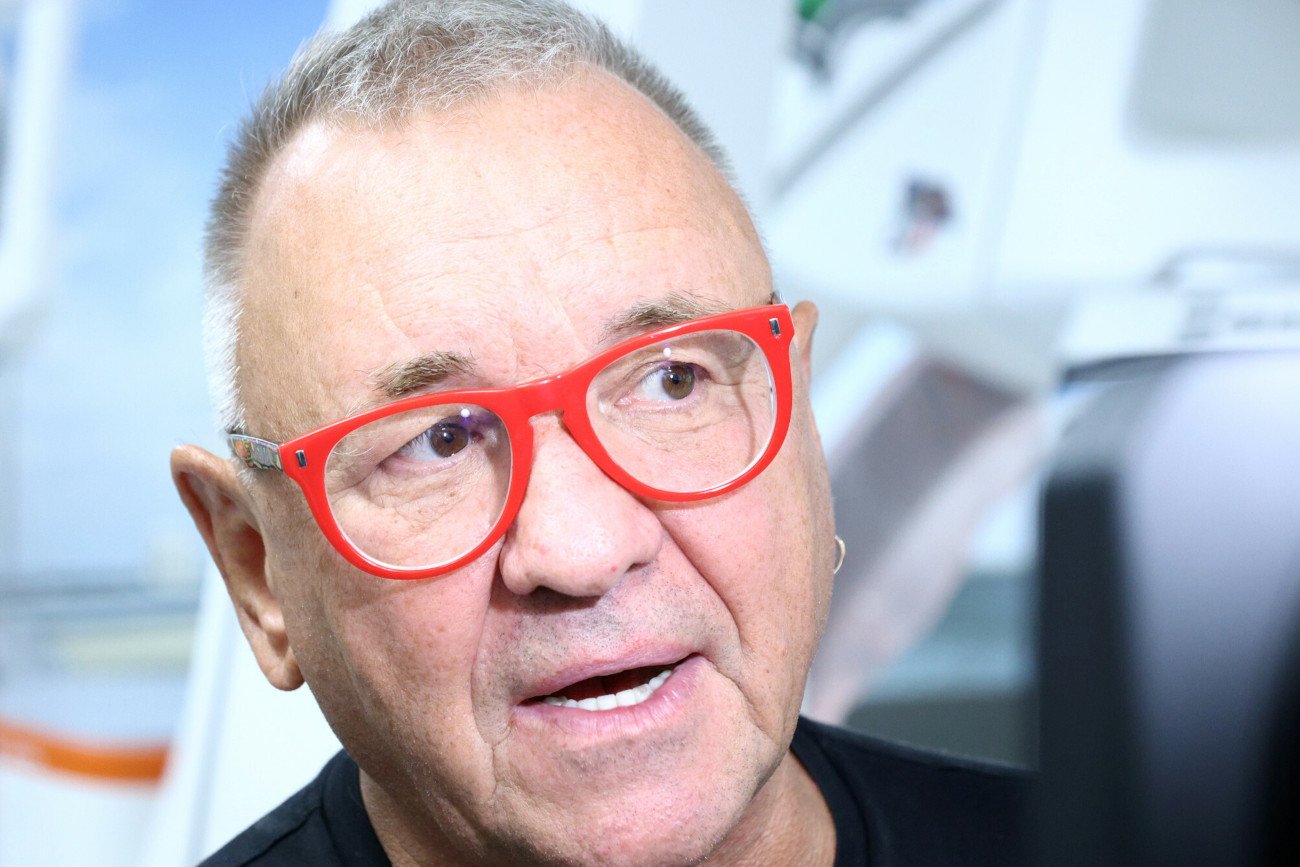 Owsiak na scenie przed Marszem Miliona Serc. Ważne słowa szefa WOŚP