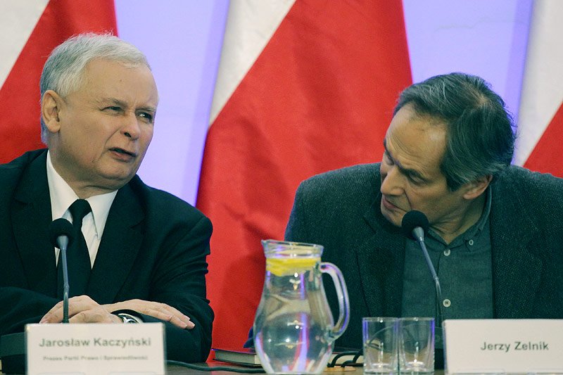 "Jarek", jak Jerzy Zelnik pieszczotliwie wyrażał się o prezesie PiS w innym z występów w Rock Radio, zapewne nie jest zadowolony z kłopotów, których aktor narobił partii.