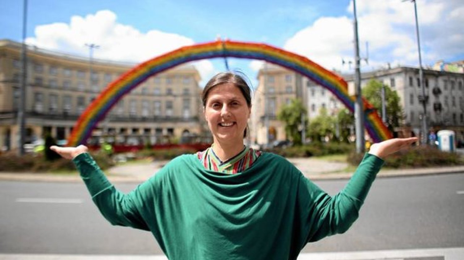Warszawiacy widzą sens istnienia tęczy na Placu Zbawiciela tak, jak jej autorka Julita Wójcik