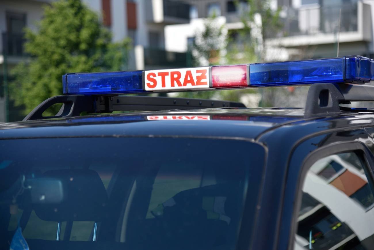 Wypadek w karczmie. Zawaliły się schody prowadzące do zejścia nad rzekę