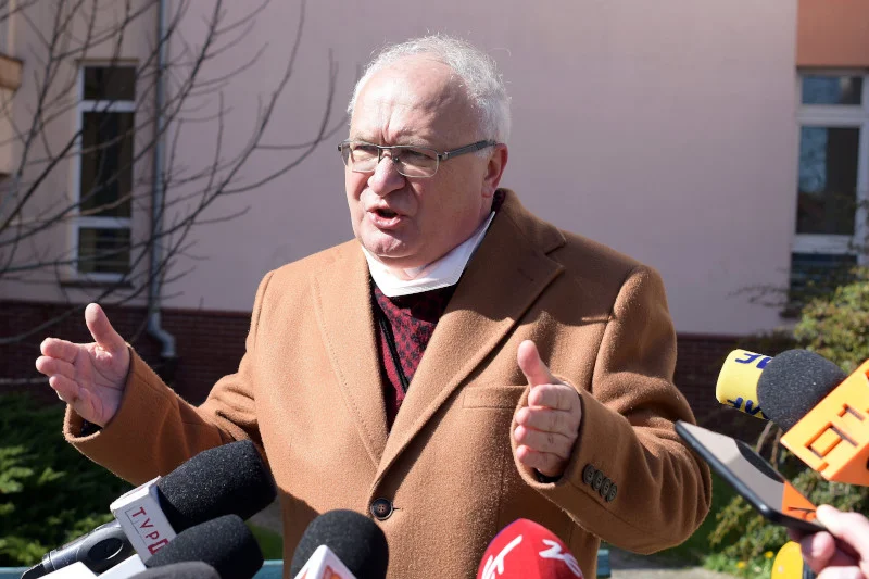 Prof. Krzysztof Simon poinformował, że terapia lekowa działa w walce z koronawirusem.