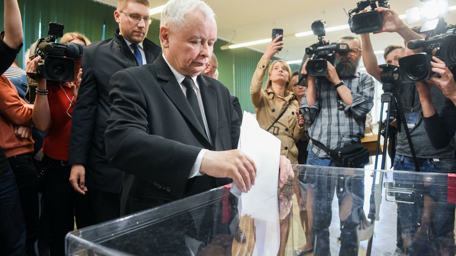 Jarosław Kaczyński podczas głosowania.
