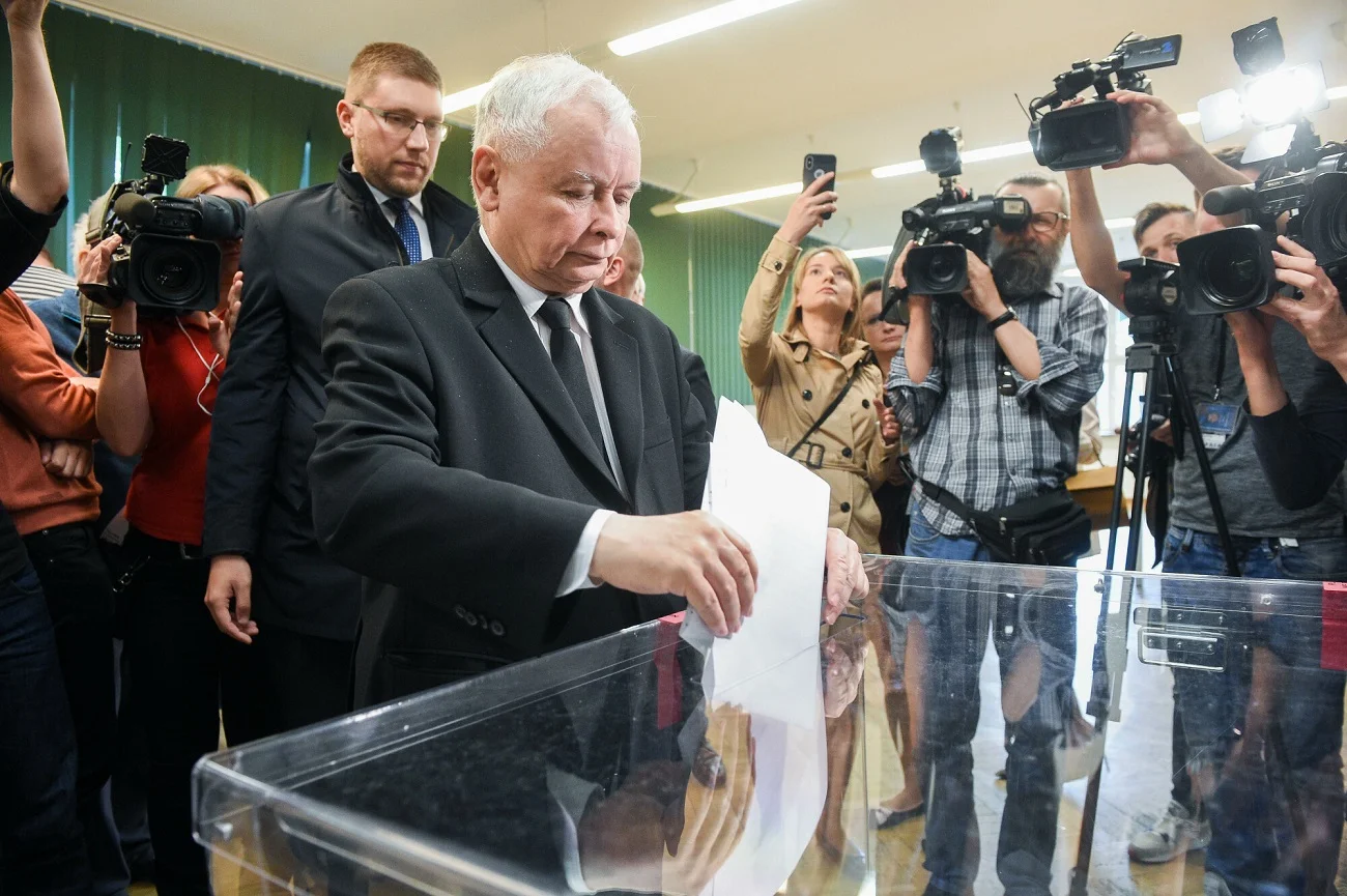 Jarosław Kaczyński podczas głosowania.