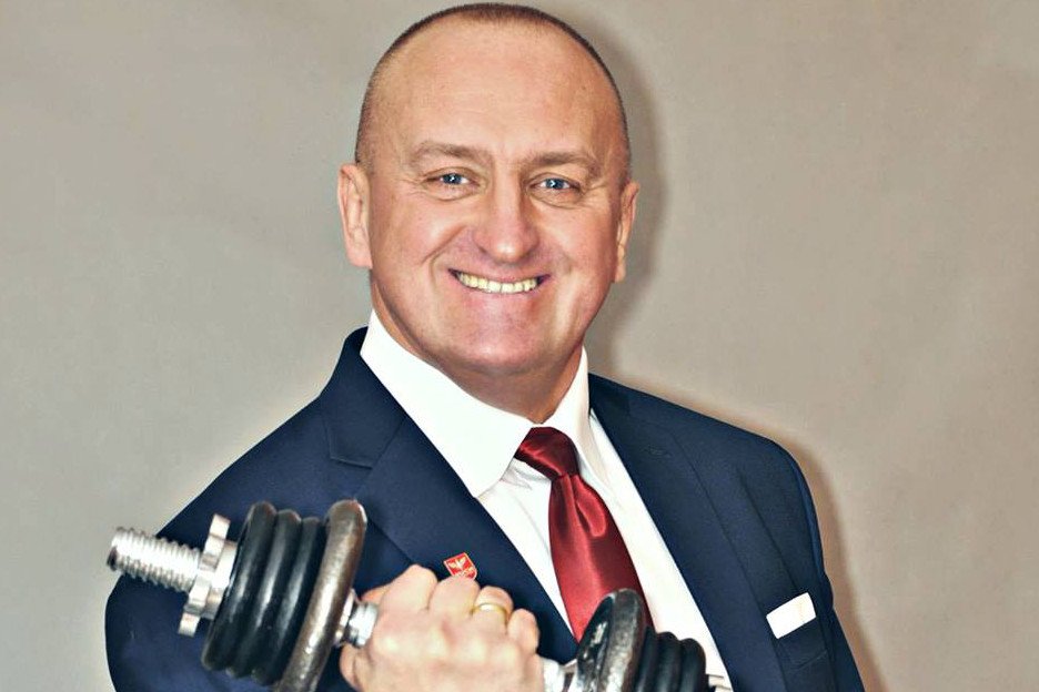 Kandydat Ruchu Narodowego po ogłoszeniu startu w wyborach zwolniony z pracy w klubie fitness.