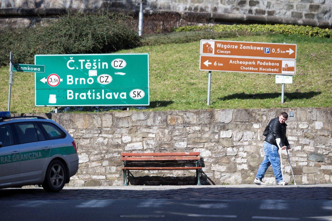 Rząd wprowadza obowiązkową 14-dniową kwarantannę dla pracowników strefy przygranicznej, którzy regularnie przekraczali granicę.