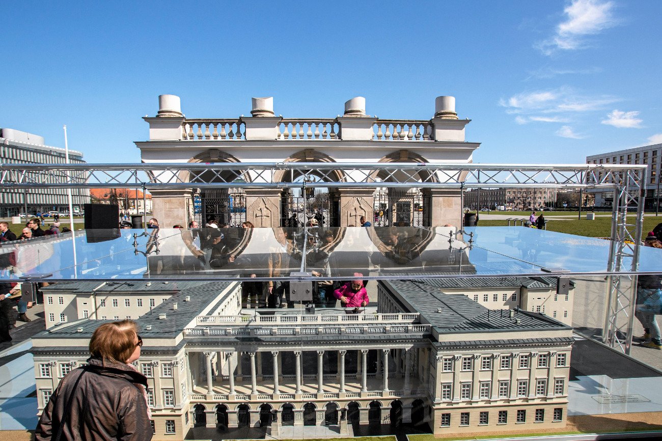 Pomysł odbudowy Pałacu Saskiego od początku budzi duże kontrowersje.