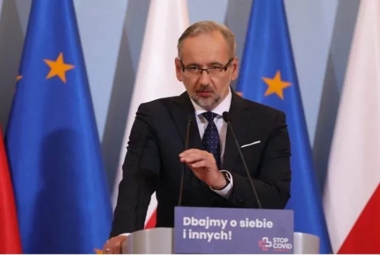 Za chwilę ruszają szczepienia dla 16-latków przeciwko Covid-19. Niedzielski podaje szczegóły.