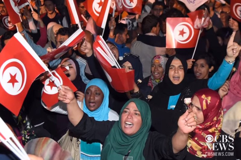 Tunezja miała być przykładem "success story". Zamach w Tunisie pokazuje, że jest raczej wylęgarnią terrorystów.