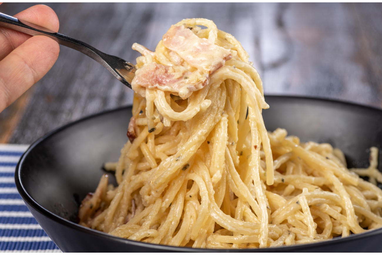 Jak zrobić carbonarę? Przepis z trikiem jak we Włoszech Jak zrobić carbonarę? Przepis z trikiem jak we Włoszech