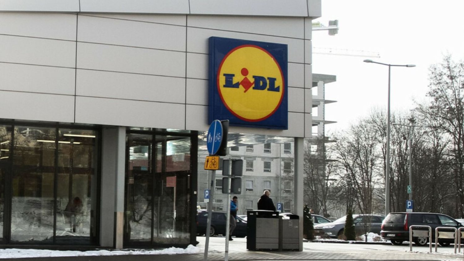 Lidl wprowadza promocję na walizki od Wittchen. Sprawdzą się idealnie na ferie zimowe.