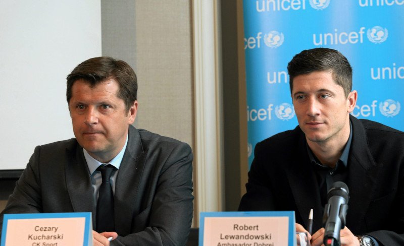 Spór Lewandowskiego z Kucharskim. Zatrudnił prawnika, prof. Siemiątkowskiego.