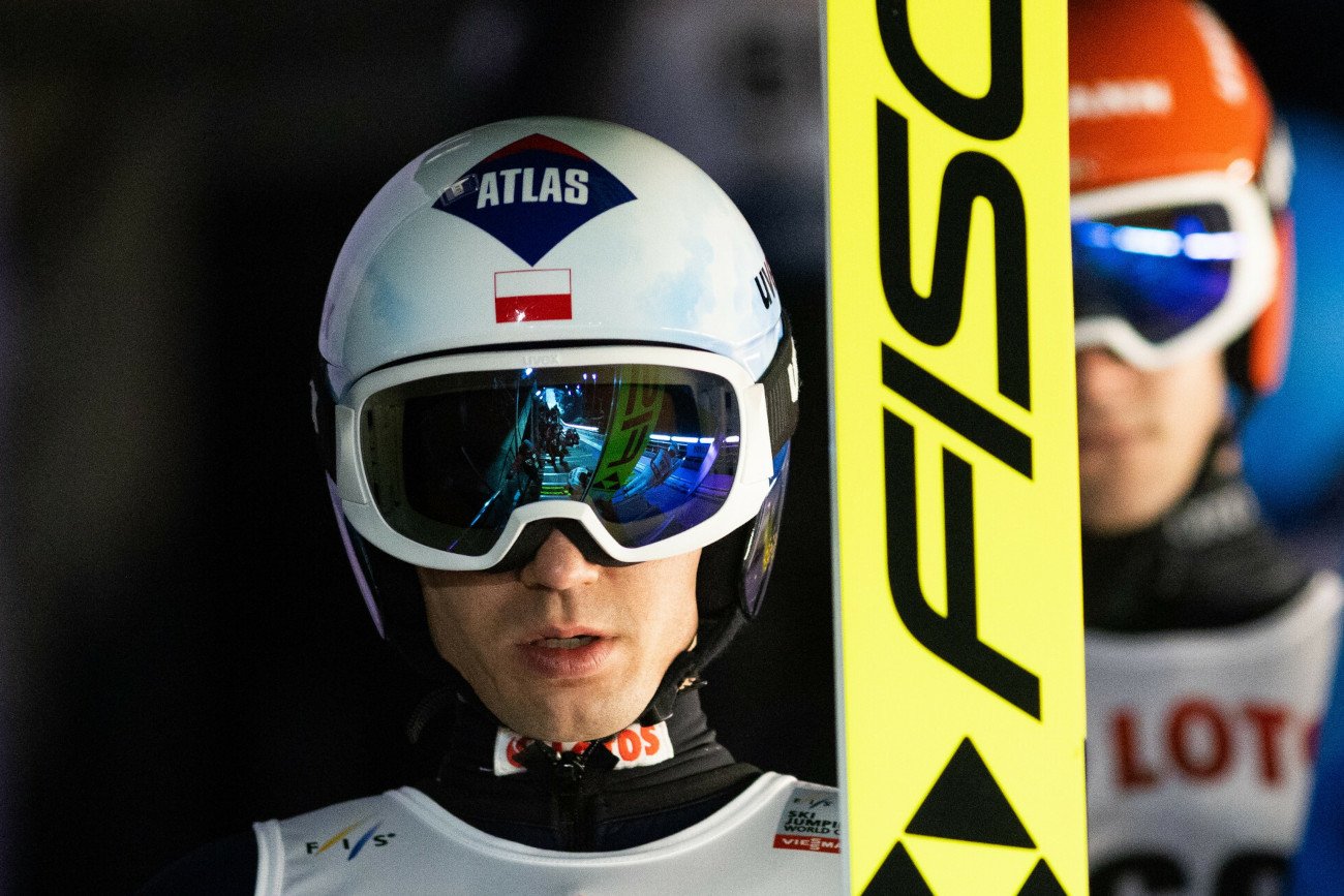 Kamil Stoch walczy z czasem, żeby przezwyciężyć kontuzję i wrócić do pełnej sprawności na igrzyska w Pekinie.
