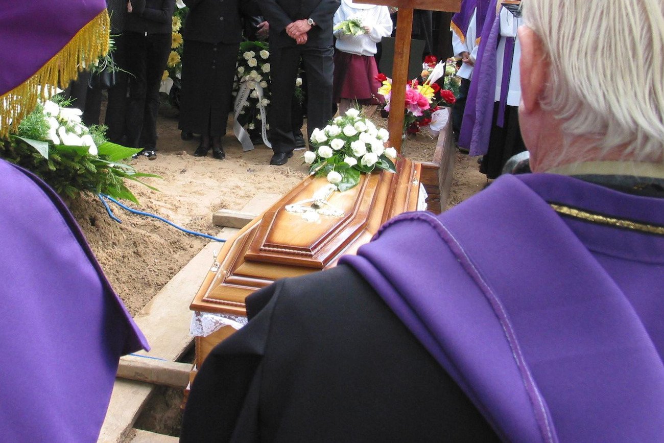 Ksiądz z Grudziądza miał ponad 2 promile alkoholu podczas odprawiania mszy pogrzebowej. (zdjęcie ilustracyjne)