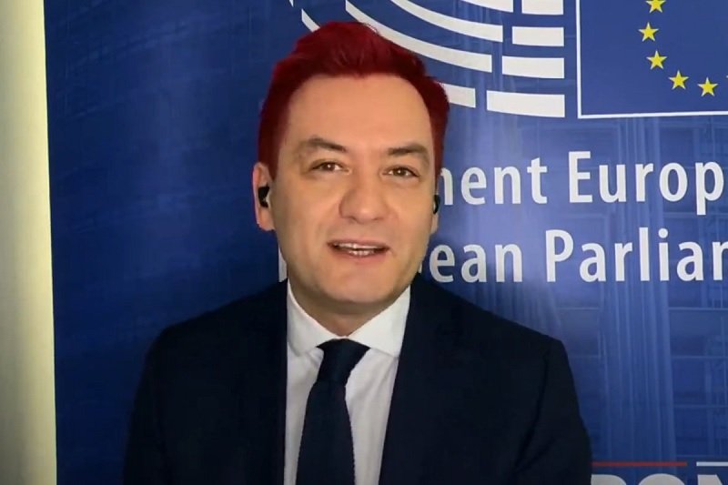 Robert Biedroń przefarbował włosy.