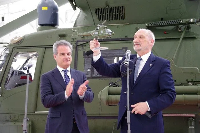 Minister Macierewicz pozbawił polskie wojsko nowoczesnych helikopterów.