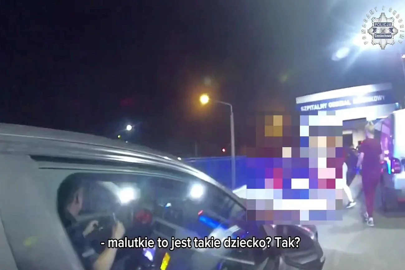 Częstochowscy policjanci eskortowali auto kierowcy wiozącego dziecko do szpitala.