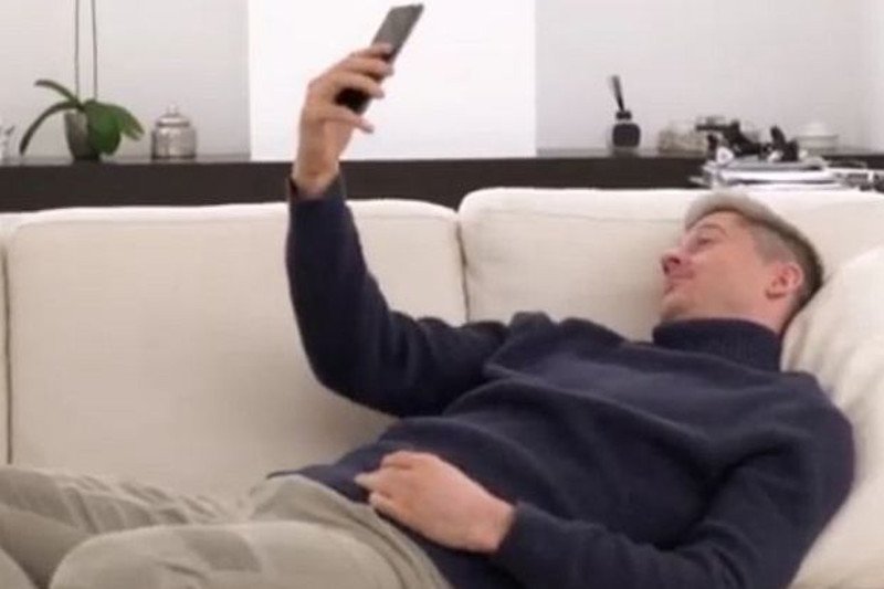 Nie wszystkim spodobał się nowy film promocyjny w udziałem Roberta Lewandowskiego. Ale wiadomo chociaż, po co była zmiana koloru włosów.