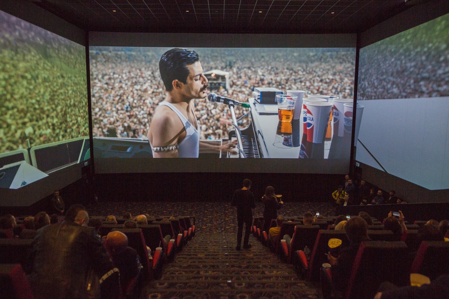 Format ScreenX poszerza pole widzenia - możemy wsiąknąć w sam środek akcji... lub koncertu