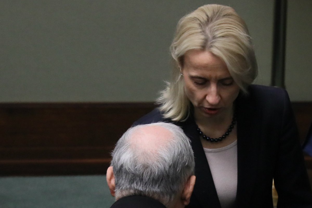 Teresa Czerwińska miała dostać od Jarosława Kaczyńskiego zielone światło do realizacji obietnic wyborczych PiS. Dlatego pozostanie w rządzie - podaje "Dziennik Gazeta Prawna".