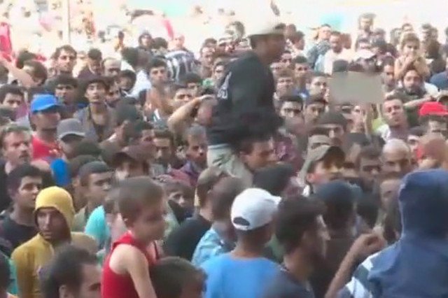 Dwóch polskich blogerów jedzie na Węgry, by zdać relację o sytuacji uchodźców