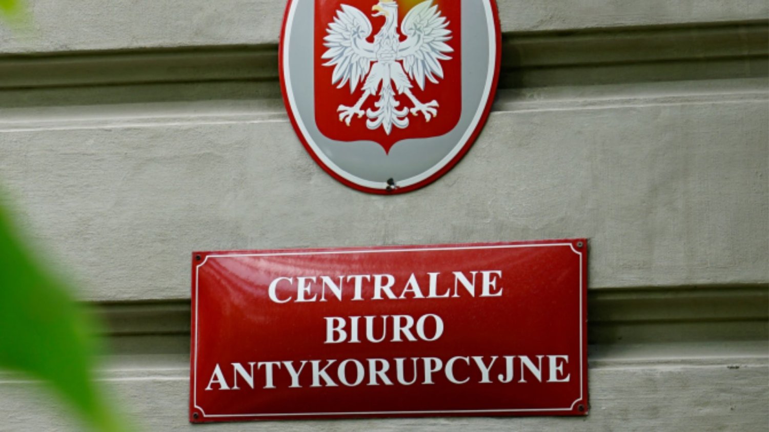 Prezydent Częstochowy Krzysztof M. usłyszał zarzuty. W tle ogromne łapówki szyld CBA