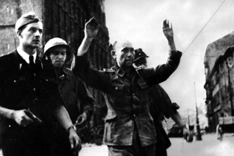 Niemiec schwytany przez członków polskiego ruchu oporu.