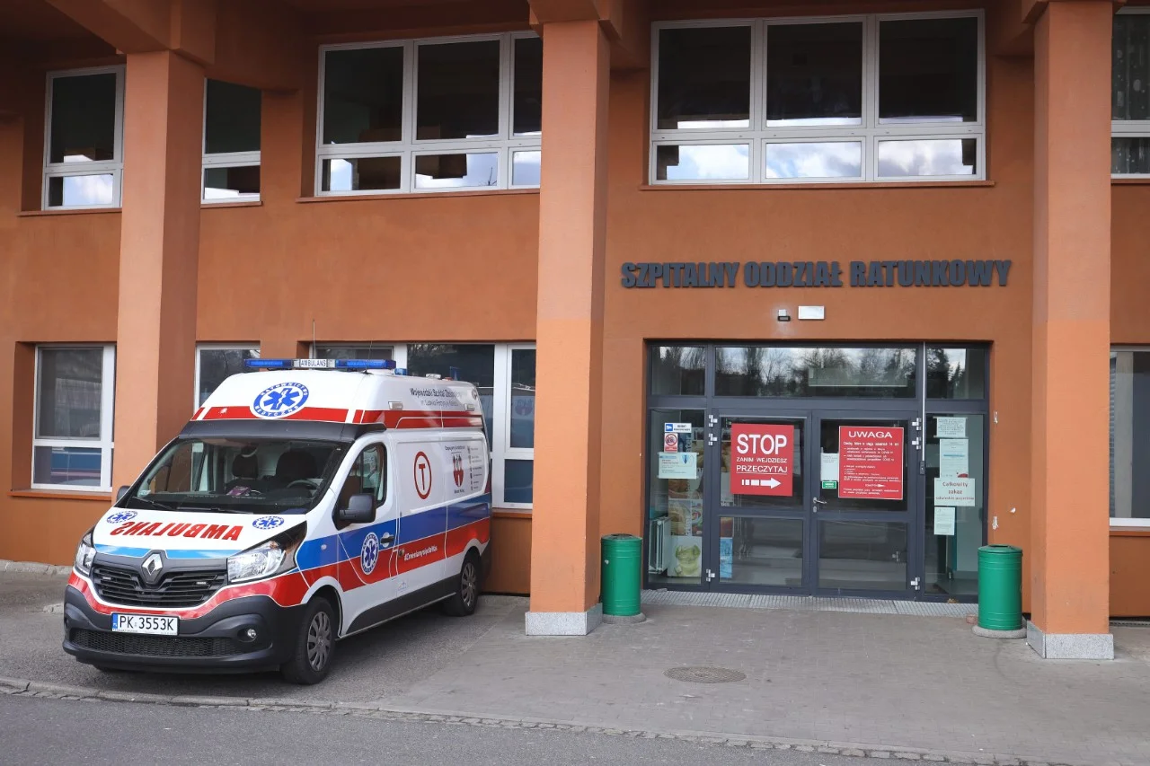 Już 115 osób jest zakażonych koronawirusem w szpitalu w Radomiu. Wśród nich lekarze i pielęgniarki. Do 115 osób wzrosła liczba zakażonych koronawirusem w Mazowieckim Szpitalu Specjalistycznym. Zakażeni są zarówno pacjenci, jak i pracownicy medyczni.