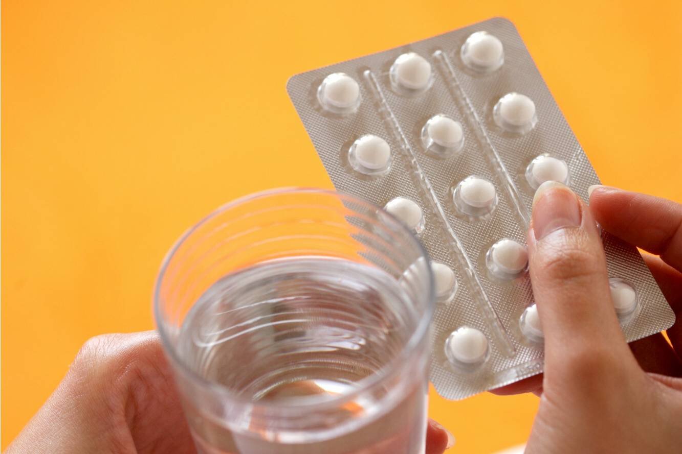 Główny Inspektor Sanitarny zdecydował się wycofać ze sprzedaży kilka suplementów diety, które były zanieczyszczone tlenkiem etylu. (zdjęcie ilustracyjne)