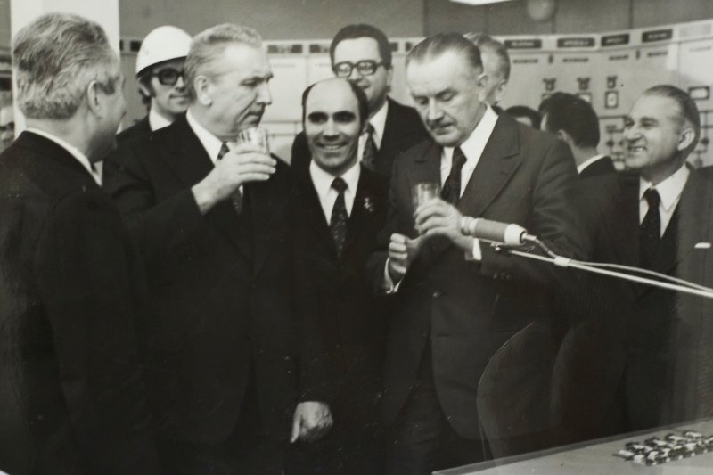 Na zdjęciu - otwarcie stacji uzdatniania wody dla Łodzi w roku 1973. Obok I sekretarza PZPR Edwarda Gierka stoi premier PRL Piotr Jaroszewicz. W 1992 r. został on zamordowany wraz z żoną w swojej wilii w Aninie.