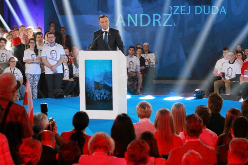 Przyszli ministrowie Andrzeja Dudy już sprawiają mu problemy.