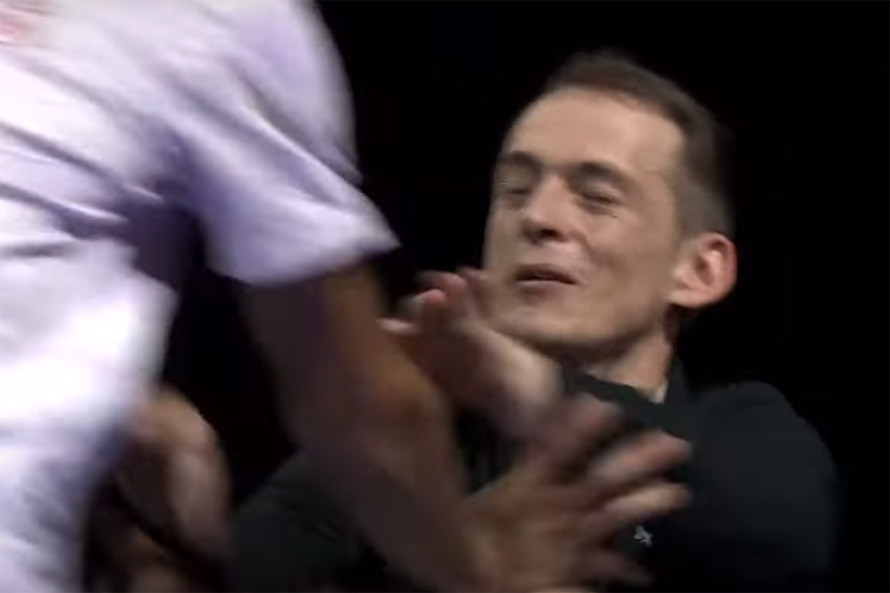 Znany youtuber rzucił się na wizji na Jasia Kapelę.