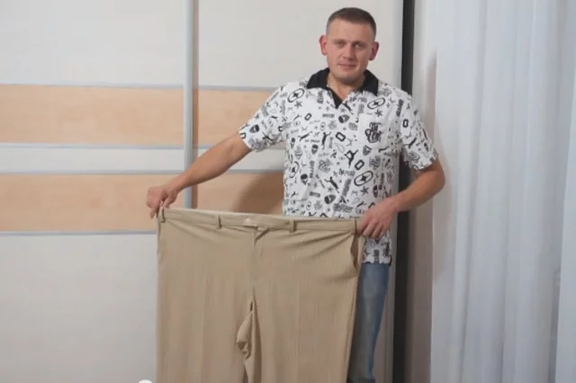 Bartek Zembrzuski schudł 90 kg. Pokazywanie spodni po metamorfozie u Konrada Gacy to już tradycja.