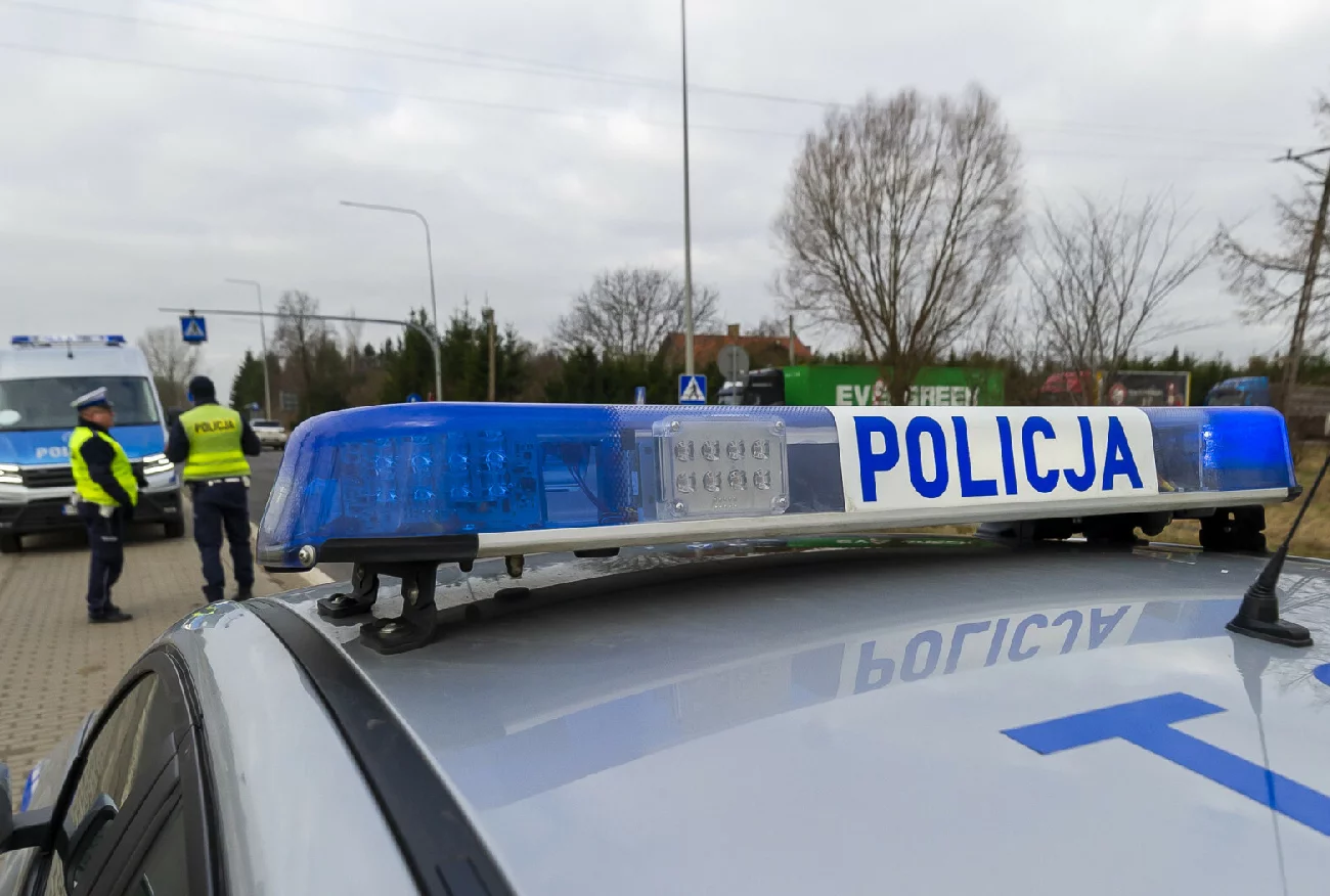Kierowca wjechał busem w drzewo i staranował przechodniów. Wśród nich był 5-latek.