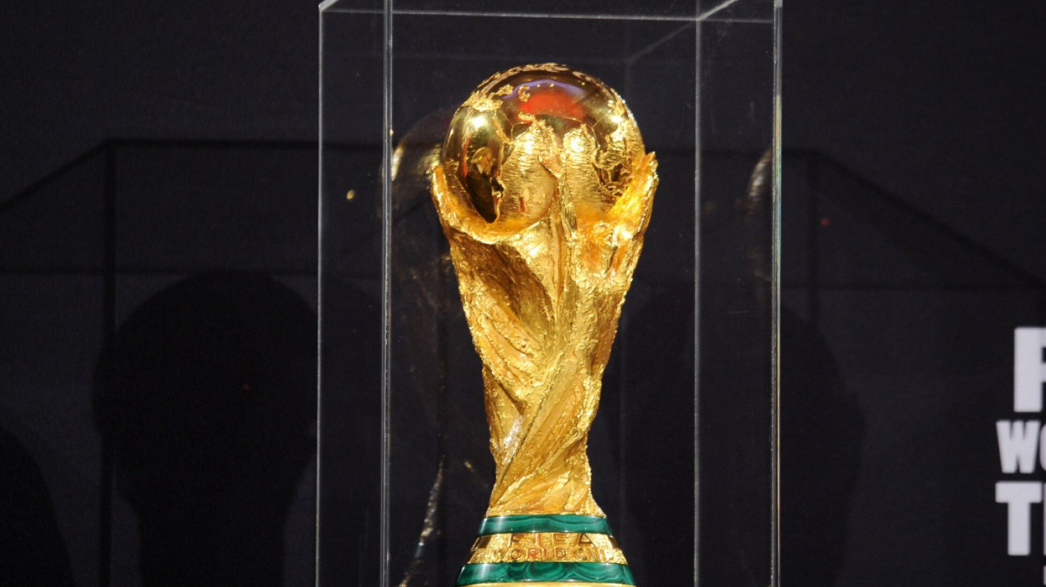Puchar za piłkarskie MŚ trafił do Polski po raz pierwszy od 2014 roku. To część trasy "FIFA World Cup Trophy Tour".