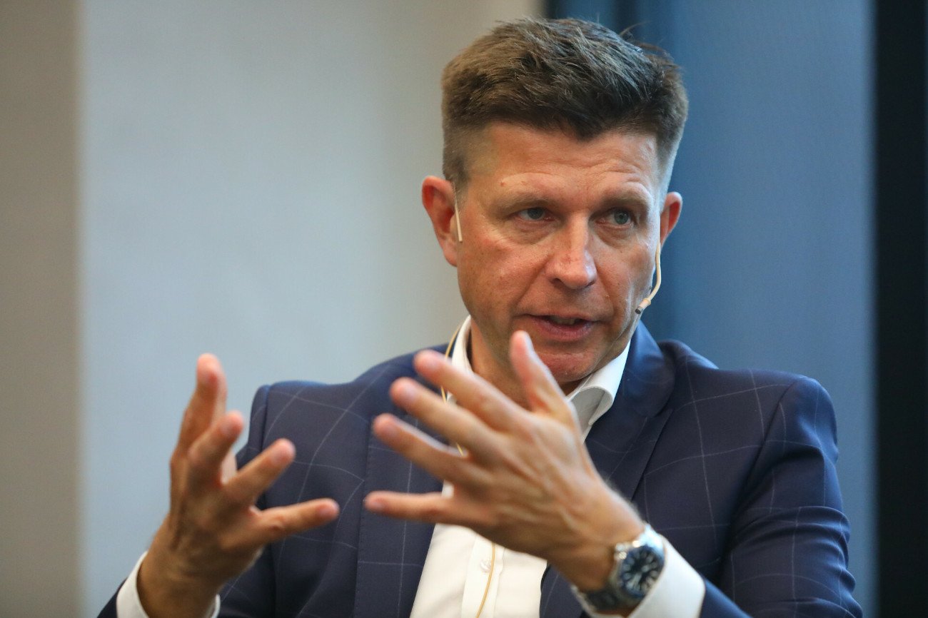 "Zawsze dotrzymuję obietnic. 15 października zmierzę się z Mentzenem w Warszawie" – przekazał Ryszard Petru.