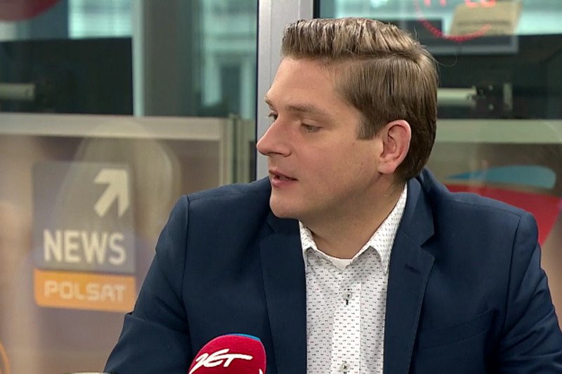 "To się Polsce należy, żeby na Krakowskim Przedmieściu stanął pomnik, który będzie upamiętniał katastrofę smoleńską" – mówił w Radiu Zet wiceminister sprawiedliwości Bartosz Kownacki.