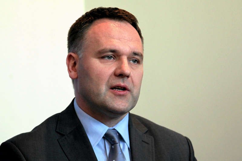 Poseł PiS Dawid Jackiewicz nie chciał głosować nad usunięciem Hofmana, Kamińskiego i Rogackiego