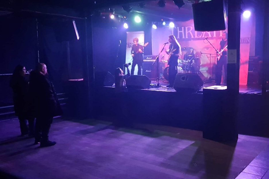 Na koncerty Threatin nie przyszli fani, ale zwykle znajomi supportujących kapel lub pracownicy klubów