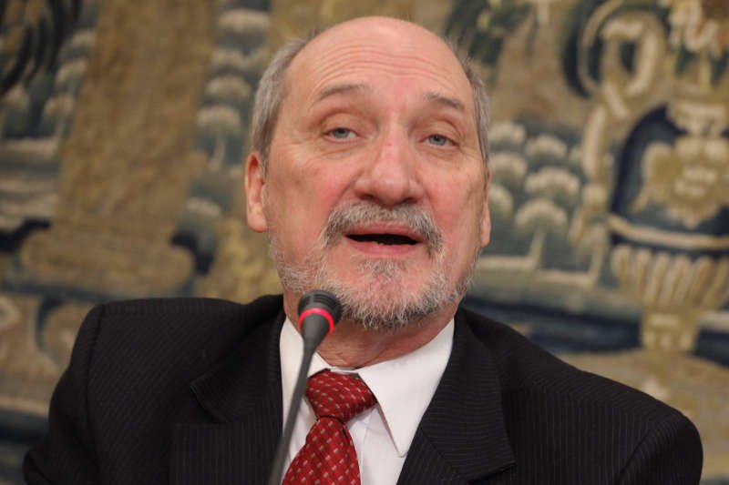 Aleksander Makowski powiedział w TVP.Info, że Antoni Macierewicz "zna się na wywiadzie jak świnia na gwiazdach"